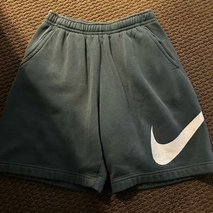 Nike Shorts (Medium)